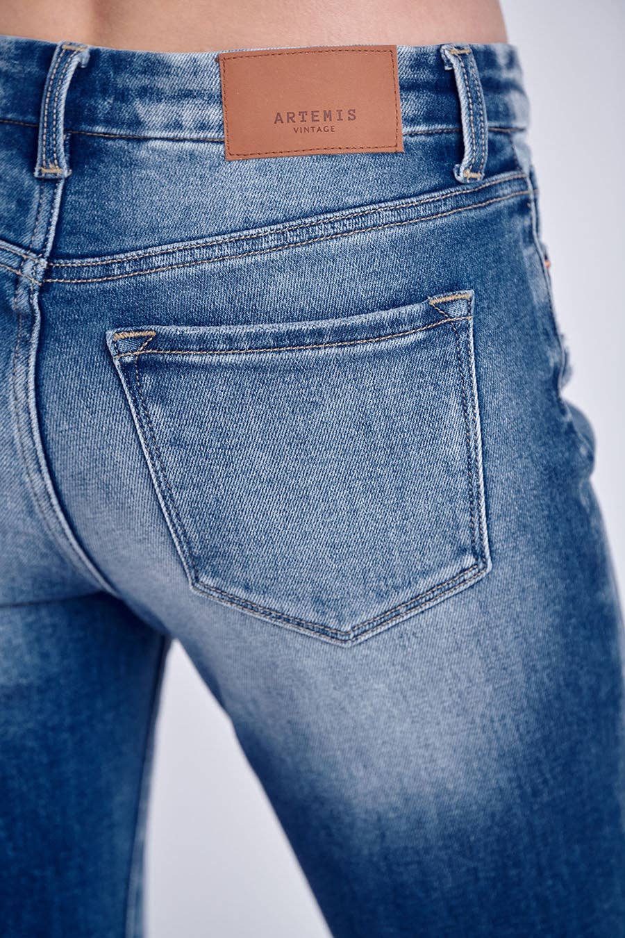 HIGH RISE STRETCH  CROP FLARE WITH FRAYED HEM JEANS